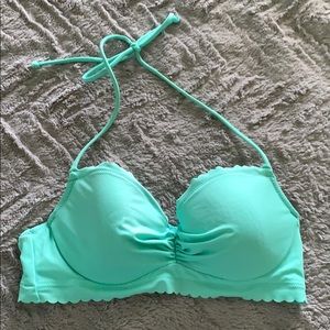 ✨2/$20✨VS bikini top scalloped edges Size 34B